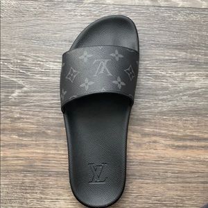 Louis Vitton slides